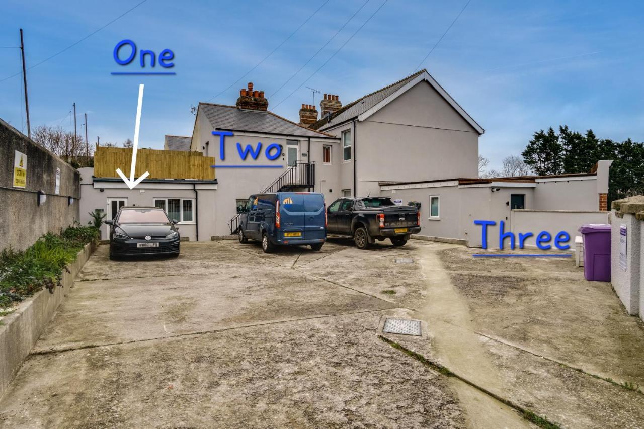 Apartment Two - Private Car Park, Comfortable And Well Equipped - By Ocean Retreats